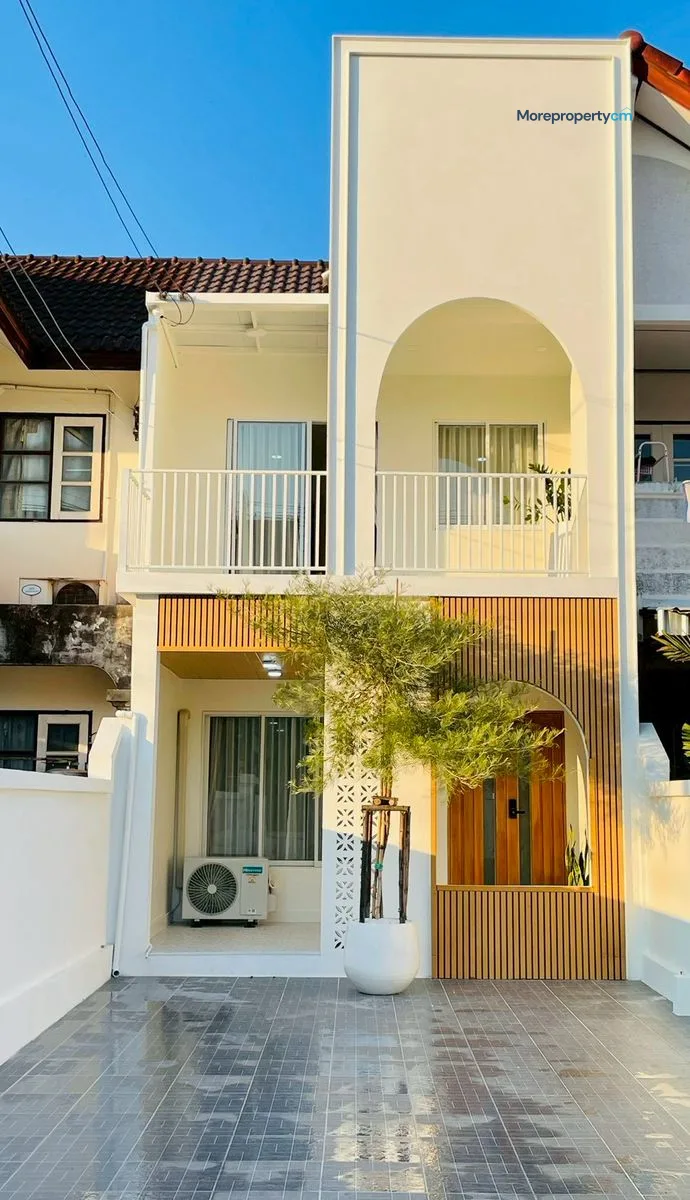 ทาวน์โฮม - เจ็ดยอด 3ห้องนอน 3ห้องน้ำ 28 ตร.ว.
