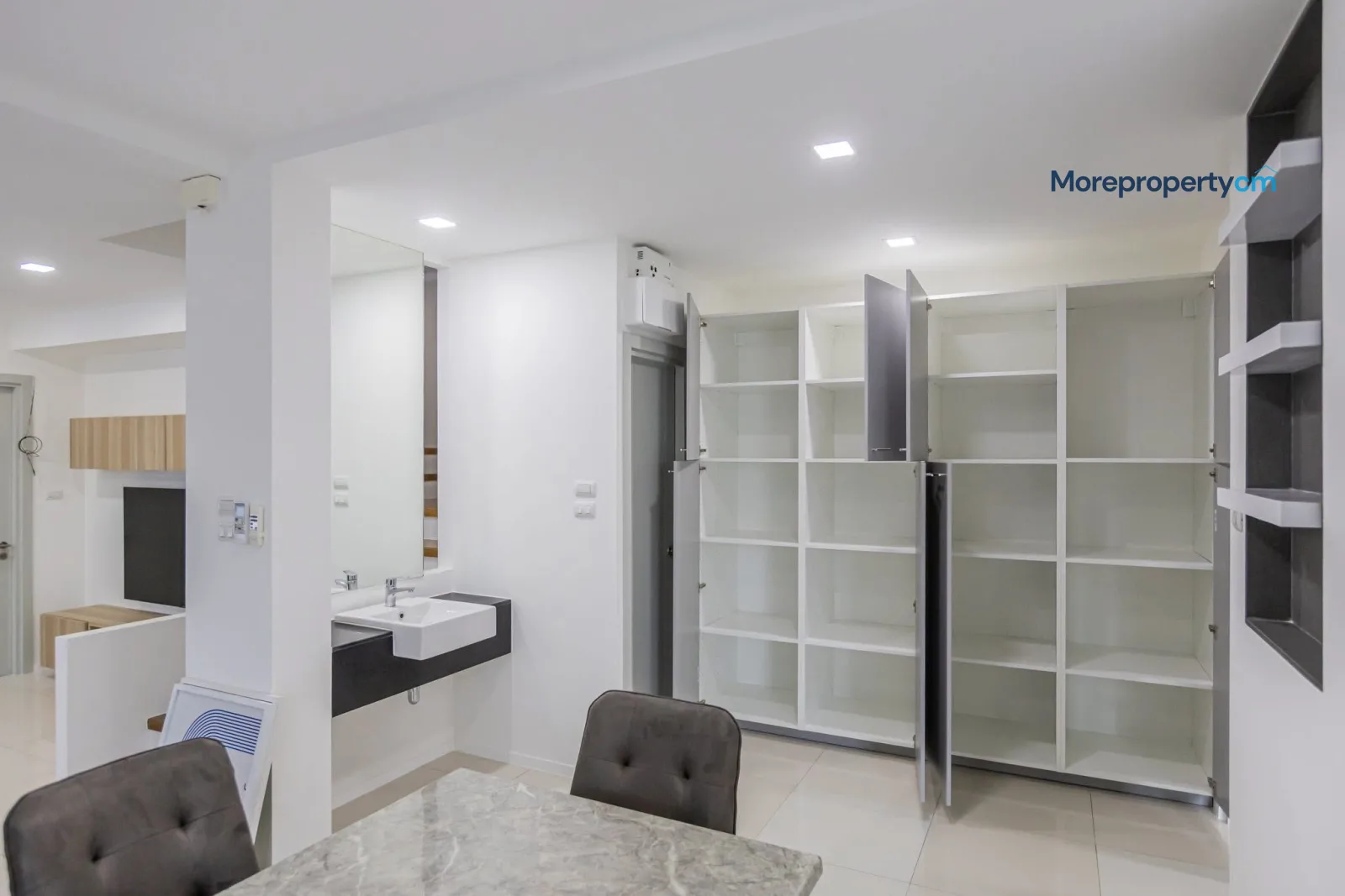 Stylish Corner-Unit Townhome - Malada Maze Hang Dong (Fully Built-in) - 8
