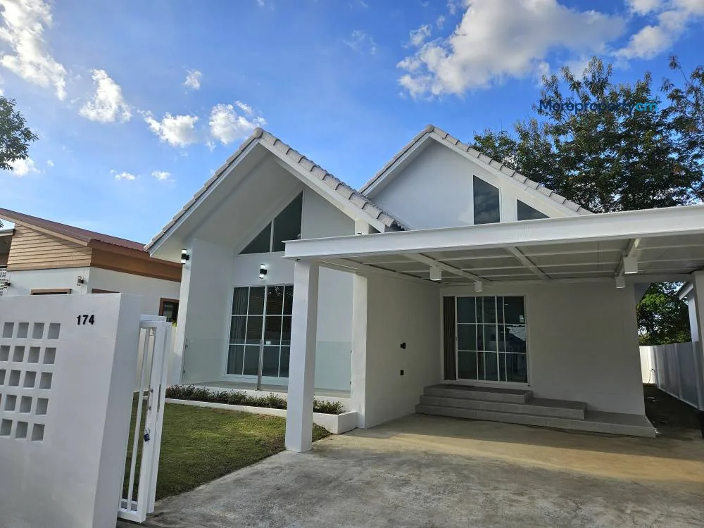 บ้านเดี่ยวสร้างใหม่ เพดานสูง 5.8 เมตร! โปร่งสบาย เงียบสงบ ใกล้ รร.นานาชาติลานนา