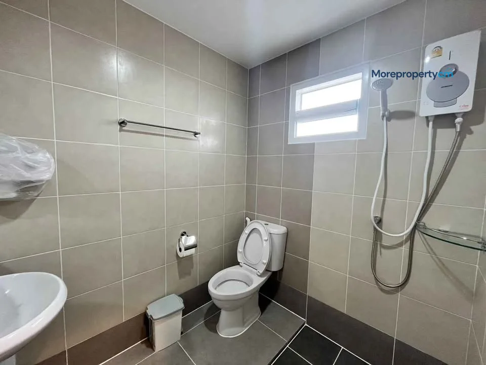 Spacious Corner Plot Detached House - Karnkanok Ville 14, San Kamphaeng - 14
