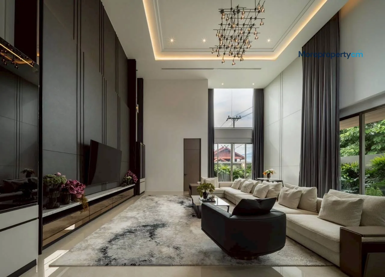 Ultra-Luxury 1,300 sq.m. Mansion for Sale - World Club Land, Hang Dong - 10