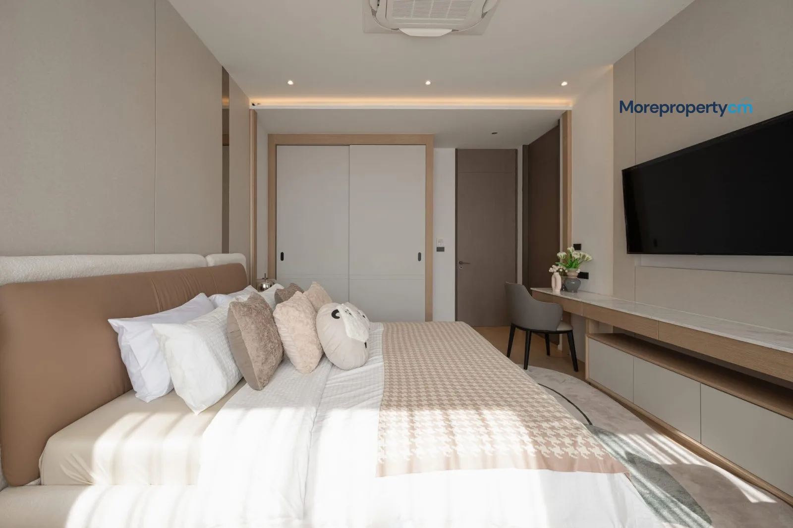Ultra-Luxury 1,300 sq.m. Mansion for Sale - World Club Land, Hang Dong - 16