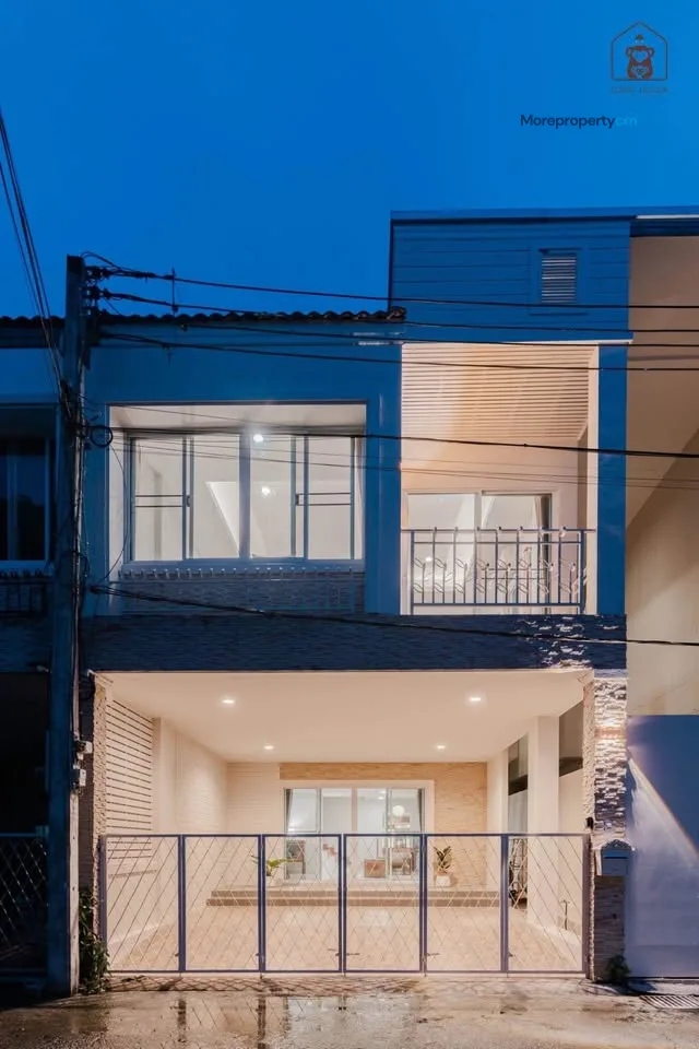 ให้เช่าบ้านแฝดรีโนเวทใหม่ ระแวกกองบิน 41 – 3 นอน 3 น้ำ ทำเลดี ใกล้นิมมานฯ