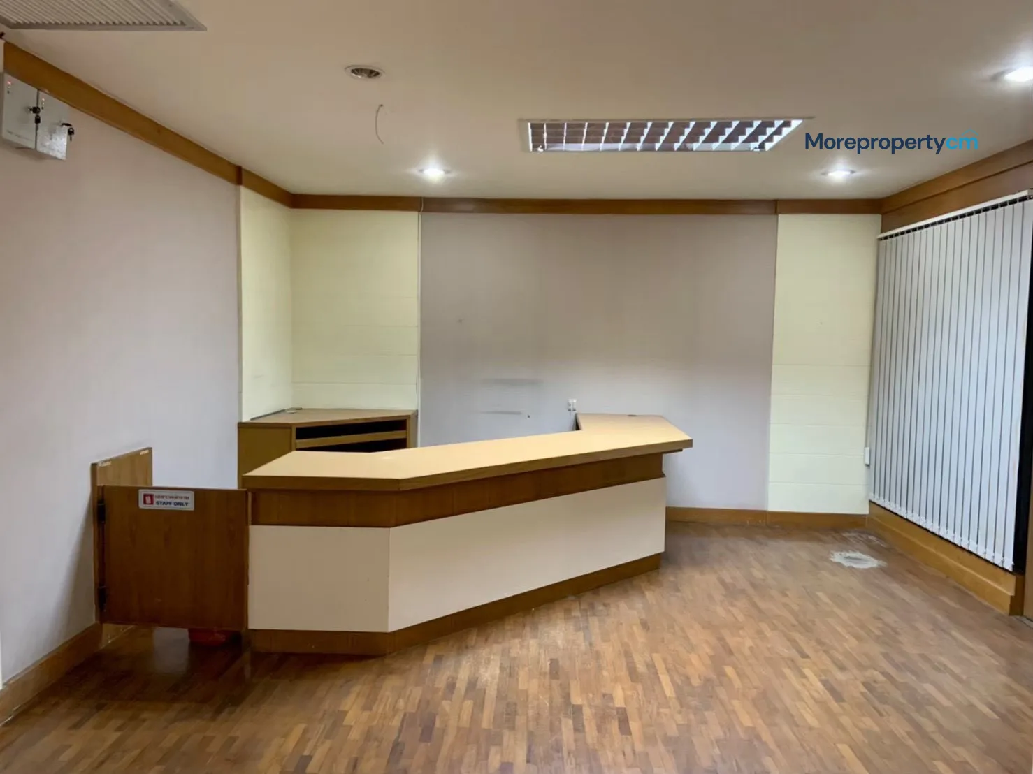 ให้เช่าออฟฟิศ ฮิลล์ไซด์คอนโด ชั้น 4 ขนาด 200 ตร.ม.